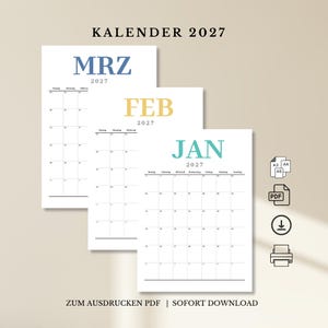 Könnte beinhalten: Ein druckbares Kalender-Set für 2027 mit drei Monatsseiten für Januar, Februar und März. Jede Seite zeigt ein Raster mit dem Monatsnamen in großer farbiger Schrift, dem Jahr 2027 und den Wochentagen. Enthält PDF- und Druckersymbole.