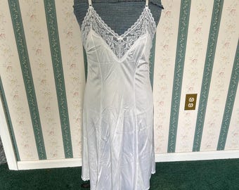 Vintage Something Special Maidenform Size 36 White Floral Lace Trim Below Knee Dress Slip