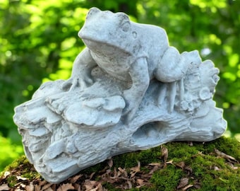 Concrete toad figure / Outside frog decoration / Beton frog statue / Stone animal art / Sitting toad sculpture / Garden frog