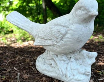 Outside robin figure / Lawn bird decor / Concrete robin ornament / Stone bird art / Garden robin sculpture / Home bird statue / Robin design