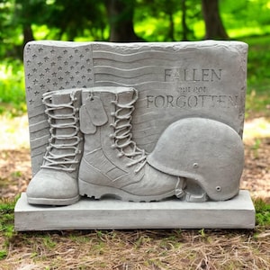 Outdoor soldier memorial / Yard rock war art / Concrete soldier decor / Memorial rock sculpture / Garden ornament / Stone memorial idea