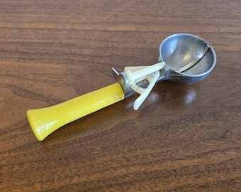 Vintage 1960's Bonny Products Co Ice Cream Scoop with Yellow Handle Made in NY