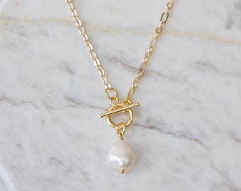 Pearl Toggle Necklace - White Pearl