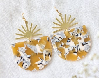 Acrylic and Brass Sunset Earrings - Sand