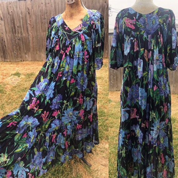 Floral Muumuu /Floral Kaftan / Summer Dress / Shor