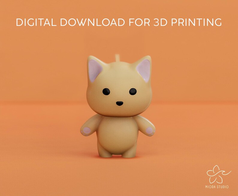 Op de afbeelding: Een 3D-printbaar model van een cartoonkat met een lichtbruin lichaam, roze oren en zwarte ogen. De kat staat op een lichtoranje achtergrond.