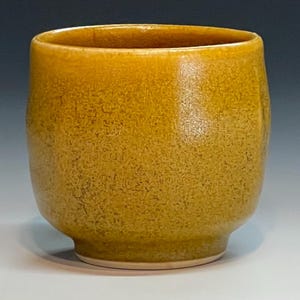 Yunomi Teetasse, Handgefertigte Tasse, Keramik, Keramik, Teetasse im japanischen Stil, Bernstein und Gold glasierte Keramiktasse