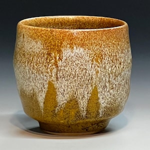Yunomi Teetasse, Handgemachte Tasse, Keramik, Keramik, Teetasse im japanischen Stil, Appalachian Goldglasur mit tropfender weißer Glasur