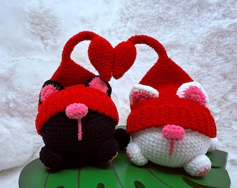 Crochet Cat Couple Plush Set: Magnetic Heart Hats, Valentine's Gift
