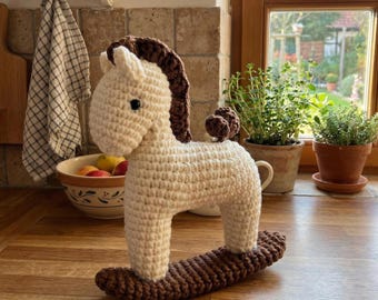 Patrón de ganchillo para caballito balancín en PDF / Juguete de caballito amigurumi / Decoración para habitación infantil / Regalo de ganchillo hecho a mano / Descarga digital instantánea en PDF