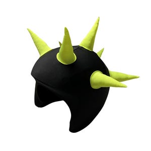 Helmet cover Snowbord/ski/bicycle One size: children/adults The material stretches Isn&#39;t afraid of snow/water Bright/unique design Spike