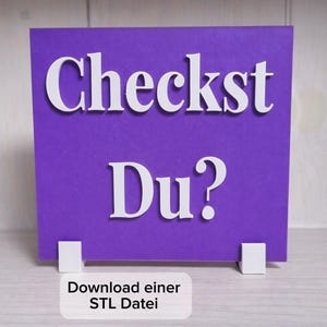 Può includere: Un cartello in legno rustico con la scritta "Welcome to our home" in stile scritto a mano. Il cartello presenta una finitura invecchiata e un design semplice e invitante, perfetto per un portico o un ingresso.