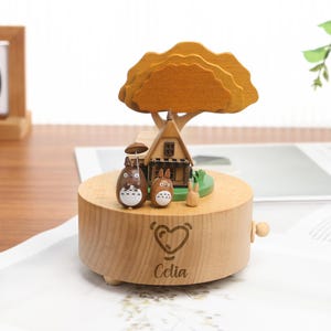 Caja de música giratoria de madera de Totoro: decoración del hogar de Totoro, caja de música de anime, regalo personalizado para recién nacidos, regalo de cumpleaños, baby shower, regalo del Día del Padre, regalo para parejas.