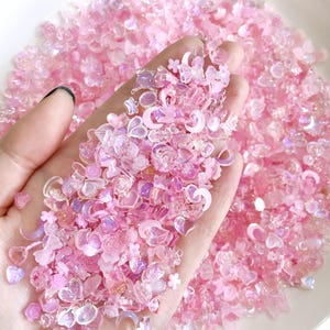 Adornos 3D para uñas inspirados en Sakura: iridiscentes y brillantes