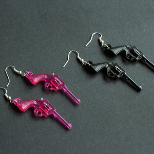 Boucles d&#39;oreille pistolet rose noir