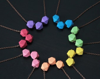 Collier pastel : perle bois géométrique dodécaèdre, couleurs au choix