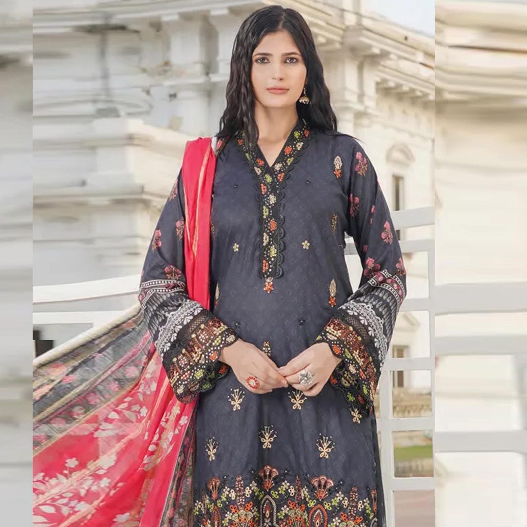 Saaz Black Shalwar Kameez