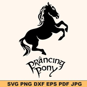 Puede incluir: Una silueta negra de un caballo encabritado con el texto "Prancing Pony" en una fuente estilizada. La imagen incluye información de tipo de archivo: SVG PNG DXF EPS PDF JPG.