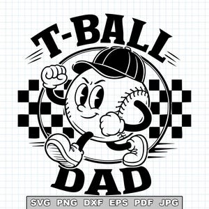 Op de afbeelding: Zwart-wit afbeelding van een honkbalpersonage met een pet, met de tekst "T-BALL DAD". De honkbal bevindt zich in een cirkel met een dambordpatroon.