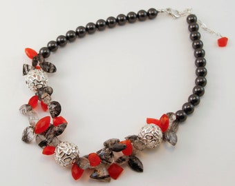 Schwarze und Orange Perlen und Edelstein Halskette