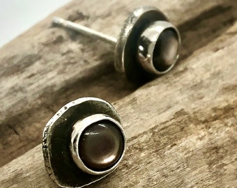 Recycled sterling silver chocolate mother of pearl post earrings. Hammered and oxidized detail. Handmade