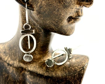 Oxidized granules and oval link Argentium silver dangle earrings.