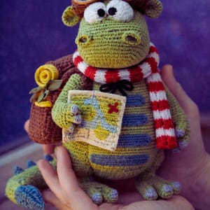 Kit de crochet Dragon Vert Aventure, Kit de bricolage Dragon Amigurumi pour débutants, Ensemble de crochet en peluche Dragon Mignon avec instructions pour le fil et le crochet. image 2