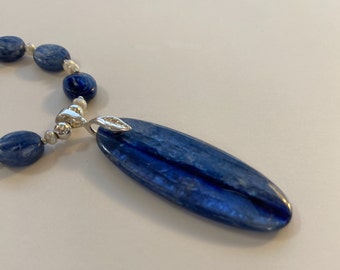 Cyanite bleue, argent sterling, petites perles d'eau douce, boucles d'oreilles gratuites, bleu denim, bijoux en pierres semi-précieuses, tous les chakras (bd-22_15