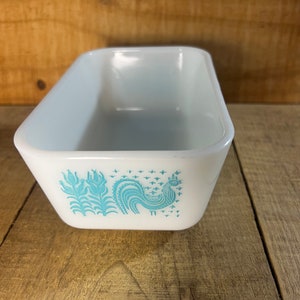 Vintage Pyrex-boterafdrukpatroon #0502 - 1 1/2 pt. Koelkastvorm/kleine braadpan: geen deksel.