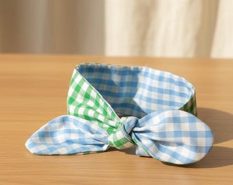 Pañuelo reversible de cuadros vichy para perro – Pañuelo para el cuello con lazo a cuadros azules y verdes – Accesorio para mascotas hecho a mano