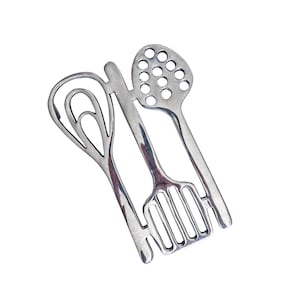 Trivet, Handcrafted Silver-Toned Hot Pan Holder - Heat-Resistant Countertop Trivets for Kitchen Decor, Durable and Elegant Design, Pewter