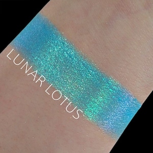 Lunar Lotus-Duochrome-Shifting Eyeshadow