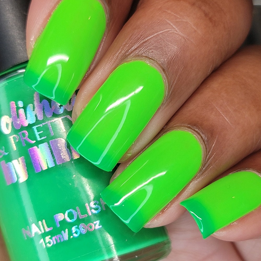 Neon Lime Green Mani 💚✨ Love This Colour Really A Spring /Summer Must Try  Mani Created This Set For @bakershanaaz 📸💅🏼✨ | Instagram