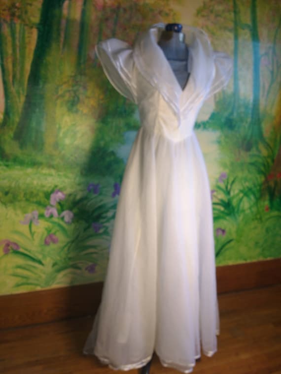 Snow White, Wedding dress