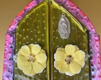 Virgen de Guadalupe Nicho with two doors