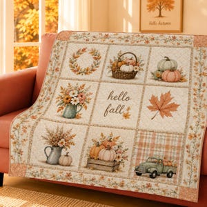 Coperta trapuntata autunnale rustica, plaid patchwork con zucche, biancheria da letto autunnale in stile fattoria, accogliente decorazione per la casa a tema raccolto.
