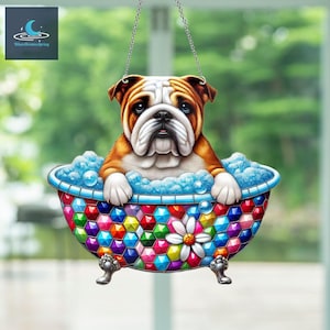 Suspension de fenêtre en acrylique Bulldog dans la baignoire, décoration de fenêtre bouledogue, cadeau pour amateur de bouledogue, cadeau pour elle