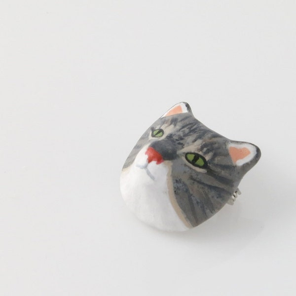 Cat brooch