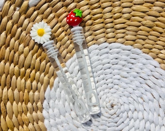 Daisy bubbles wand, strawberry bubbles wand, daisy and strawberry bubbles, birthday party favors, bee party, kids birthday, bubbles wands