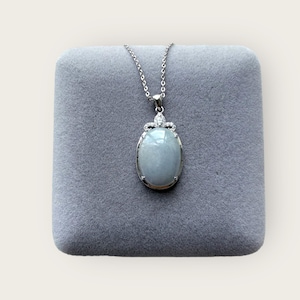 Collar con cabujón de jadeíta birmana tipo A - color púrpura