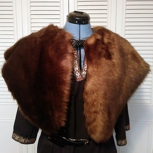 【年内までの掲載】birthday bash Fur Collar Mantle Large BROWN Bear Faux Fur Shoulder Mantle. Viking, Wasteland