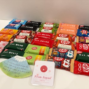 Aventure KitKat japonaise : 12 saveurs dans une boîte Profitez de 30 mini KitKats avec 12 saveurs locales, comme Hojicha et Cherry Kinako !