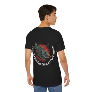 Camiseta con ilustración de pez grotesco / Soy lo más raro del evento.