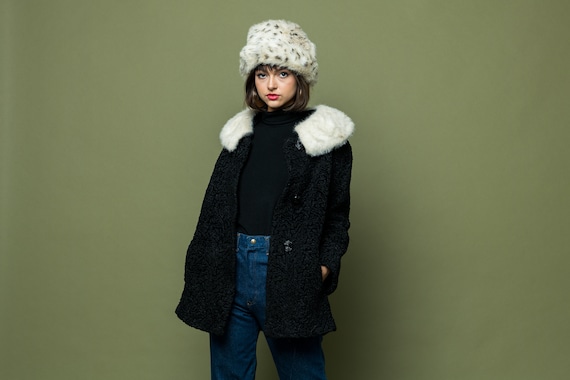 Lambs Wool Coat with White fur Trim Medium Large 1