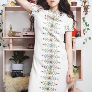 Vintage 1960s Embroidered Shift Dress – Rare Mandarin Collar, Knee-Length