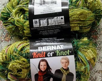 2 Skeins Bernat Knit or Knot Green Glitter yarn 45003 Make a scarf Free pattern on label