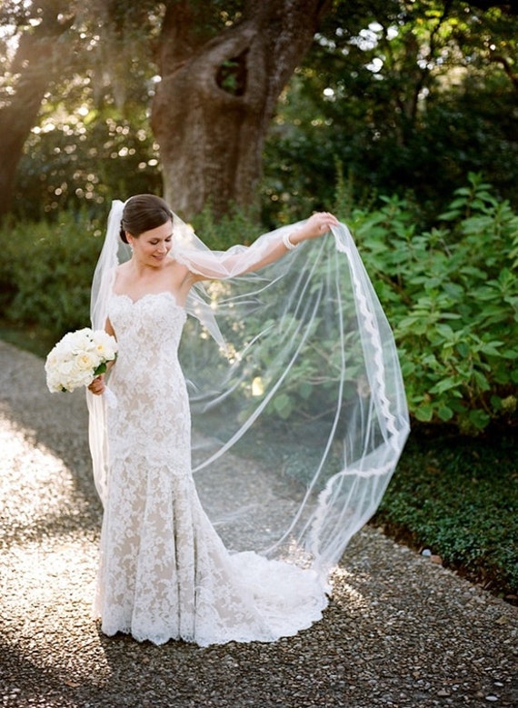 Velo de Novia estilo Catedral con encaje Español  Velos de novia,  Mantillas de novia, Velos de encaje