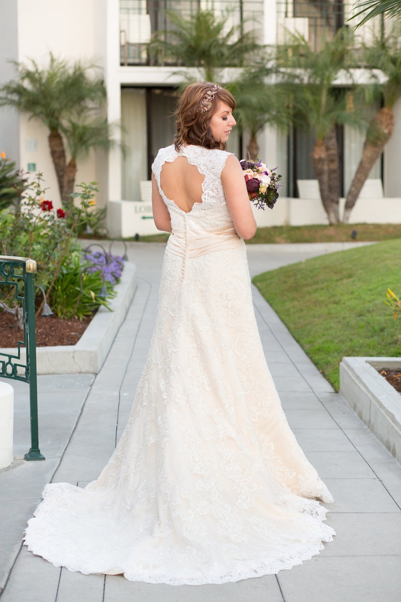 Lace Wedding Dress with V Neck and Keyhole Back, Vintage Style Wedding Dress, Country Wedding Dress, Rustic Wedding Dress Raynia image 3