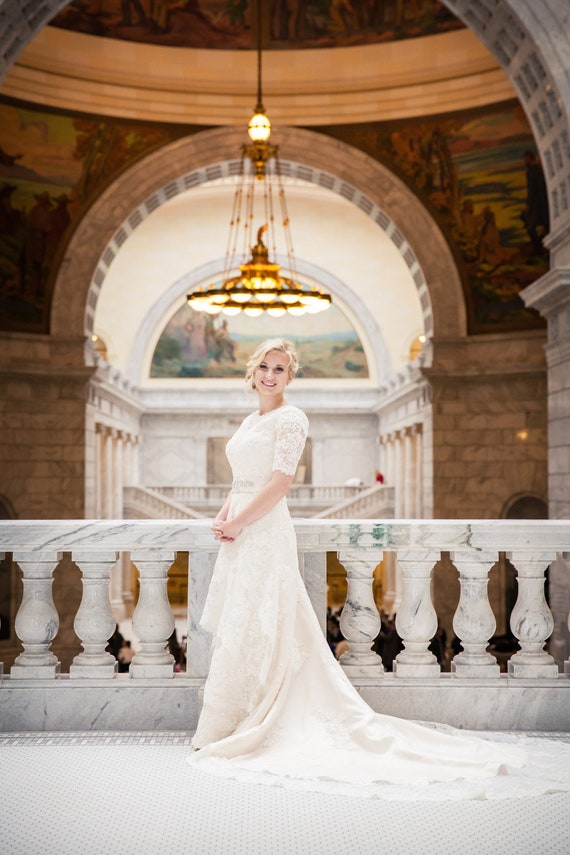 Vintage Lace Wedding Dress with Sleeves: Modest Bridal Gown Vintage Lace Wedding Dress with Sleeves: Modest Bridal Gown