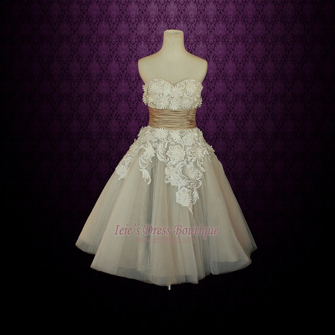 Short Wedding Dress With Daisy Flower Applique Retro Wedding - Etsy
